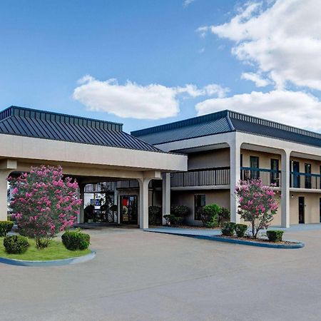 Days Inn By Wyndham Greenville Ms Bagian luar foto