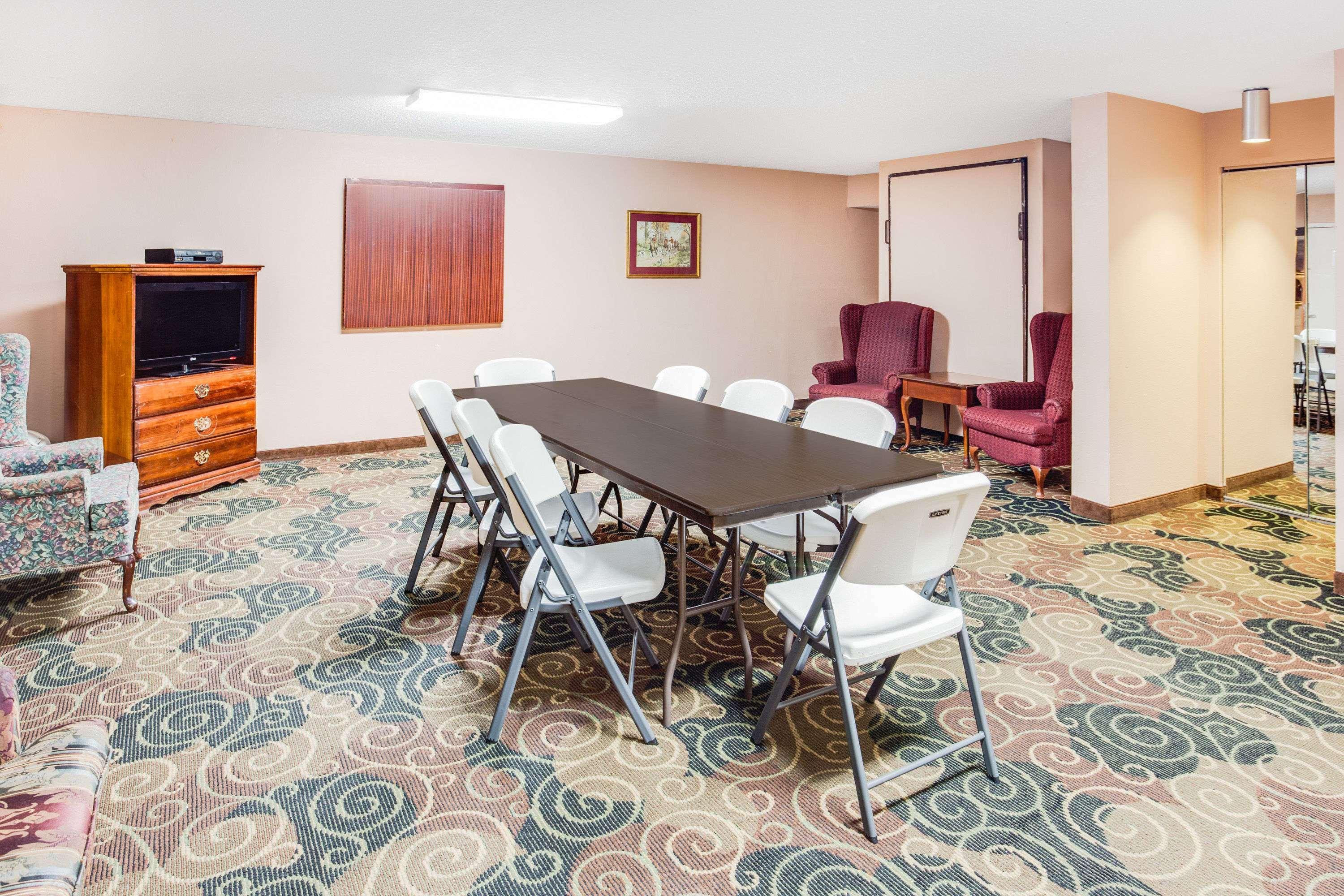 Days Inn By Wyndham Greenville Ms Bagian luar foto