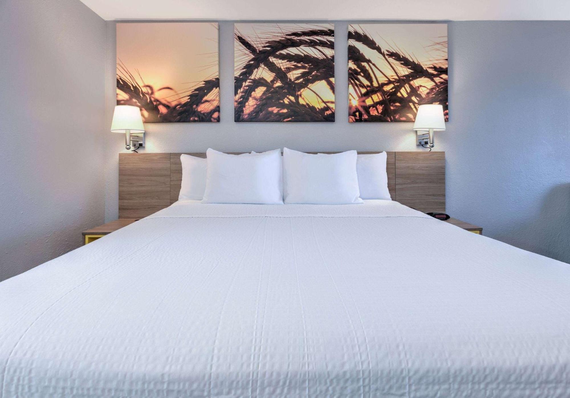 Days Inn By Wyndham Greenville Ms Bagian luar foto