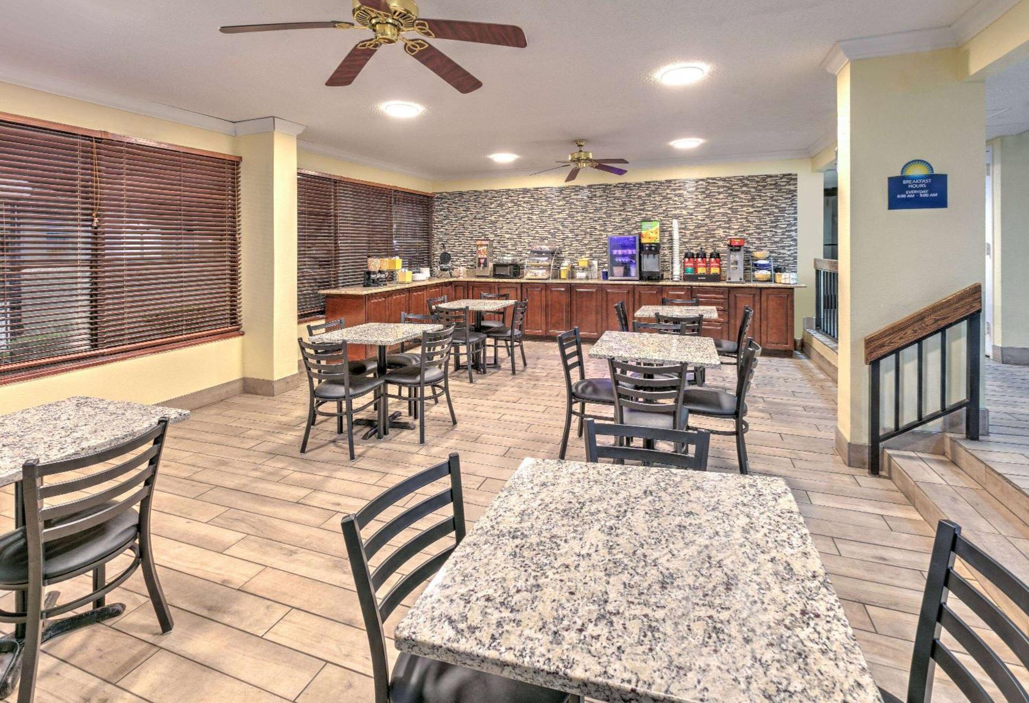 Days Inn By Wyndham Greenville Ms Bagian luar foto