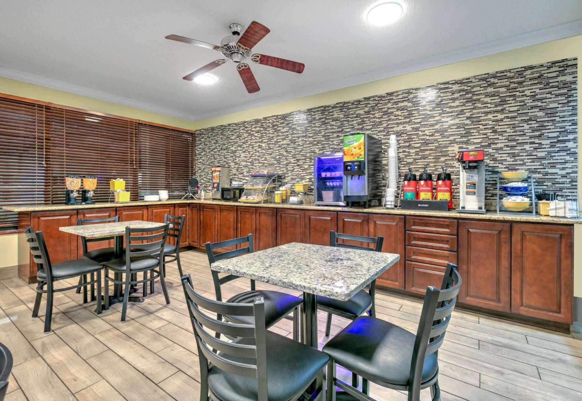 Days Inn By Wyndham Greenville Ms Bagian luar foto