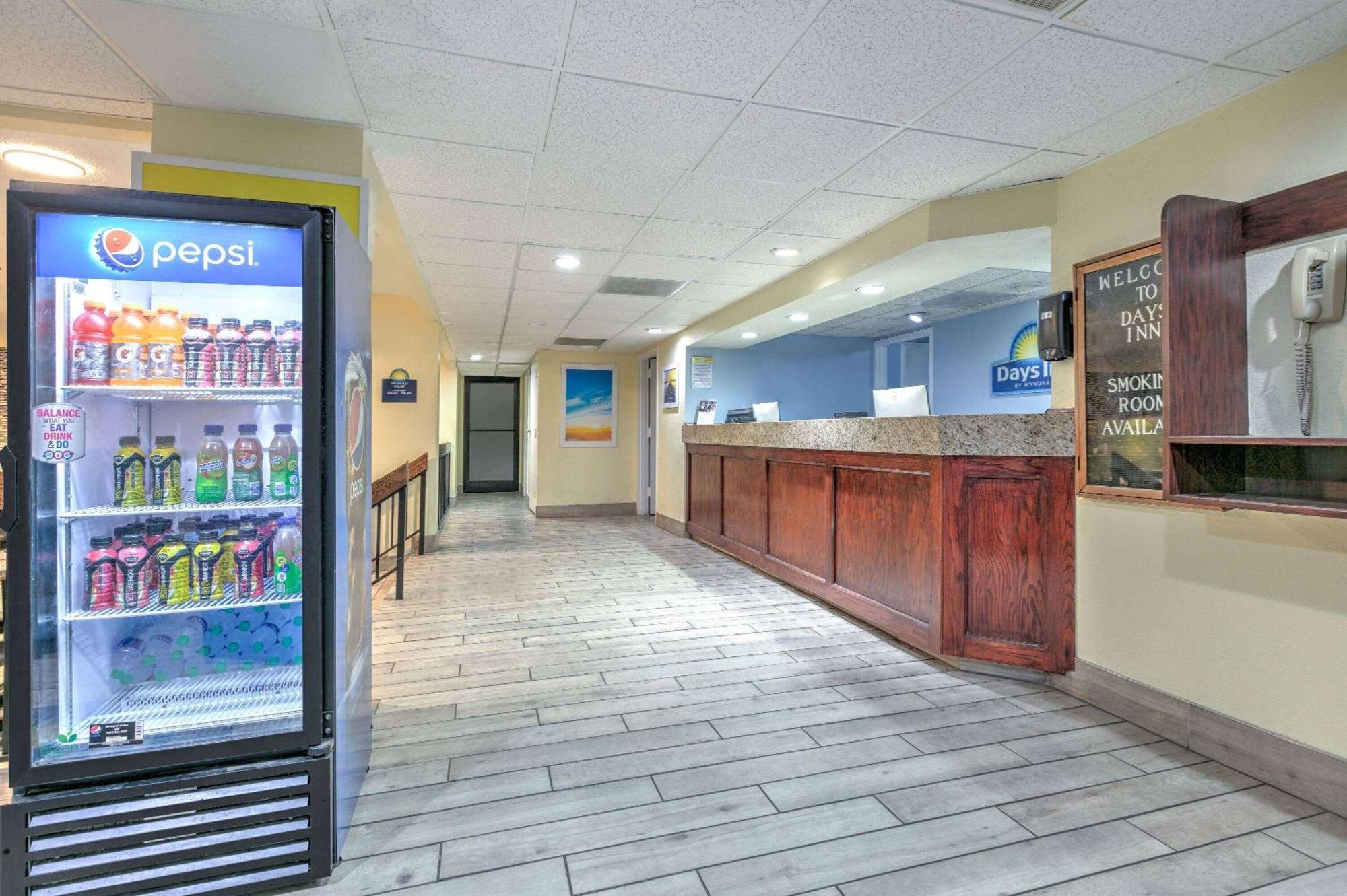 Days Inn By Wyndham Greenville Ms Bagian luar foto