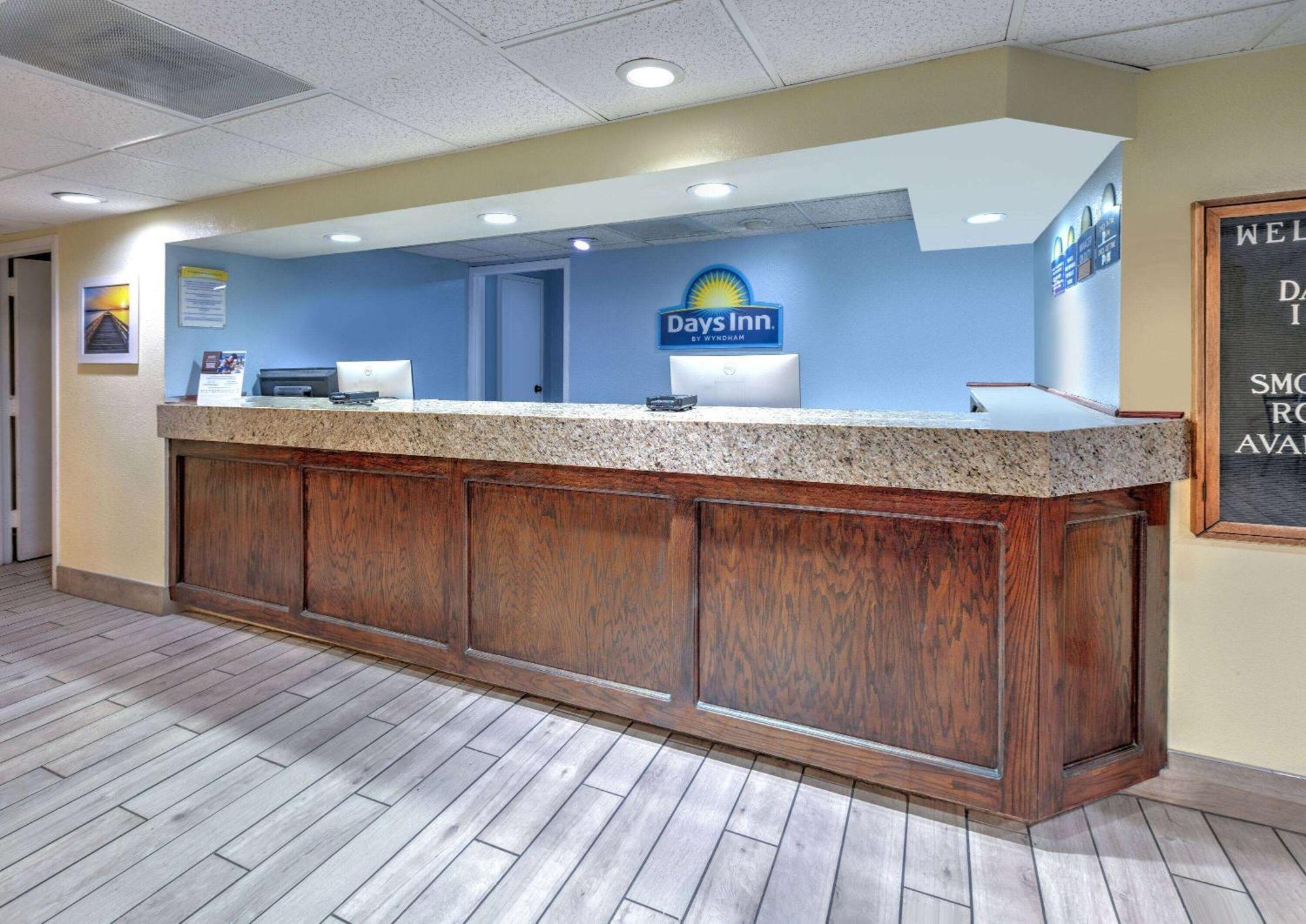 Days Inn By Wyndham Greenville Ms Bagian luar foto