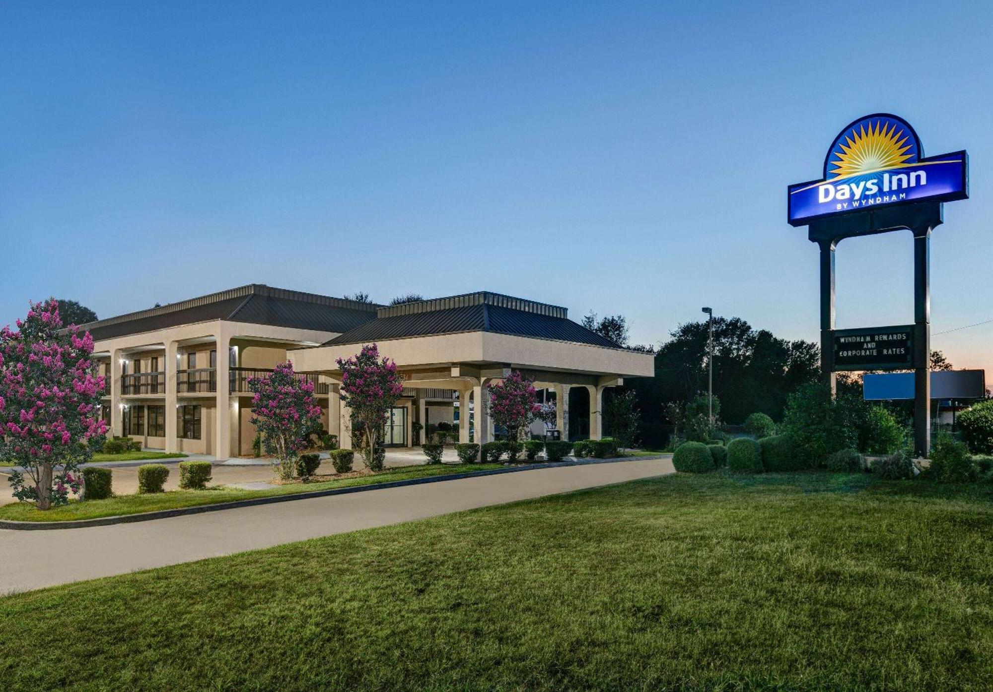 Days Inn By Wyndham Greenville Ms Bagian luar foto